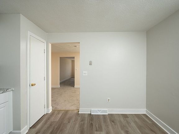 4th image of 13-15 Kennedy Dr