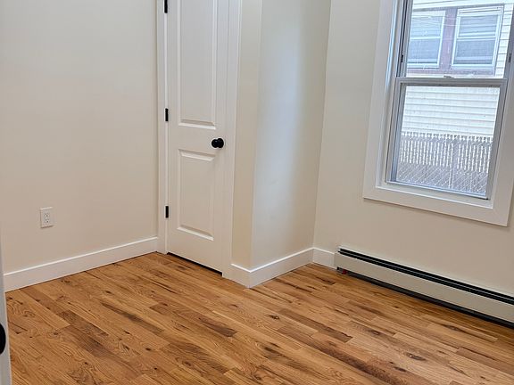 3rd image of 207-209 Hansbury Ave #1