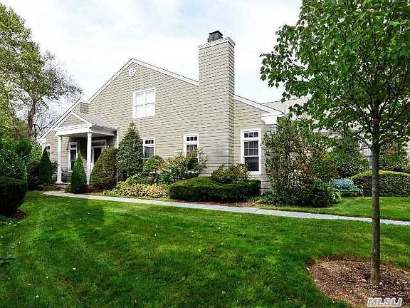 2nd image of 7 Fieldstone Ln