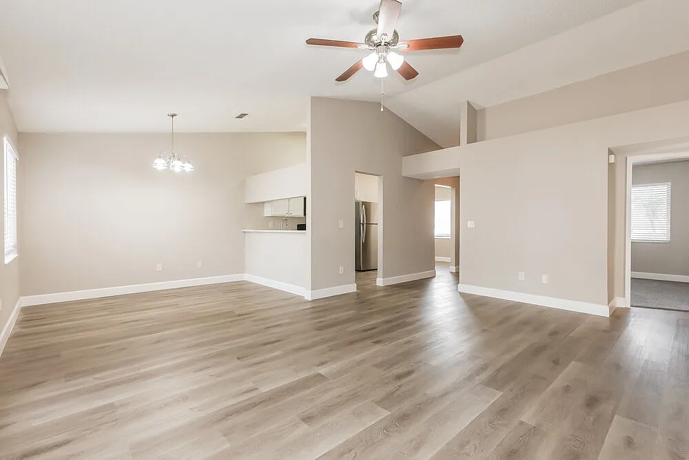 3 bed, 2.0 bath, 1238 sqft, $2,090 — Photo 3