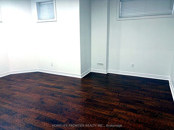 3rd image of 33 Green Meadows Cir