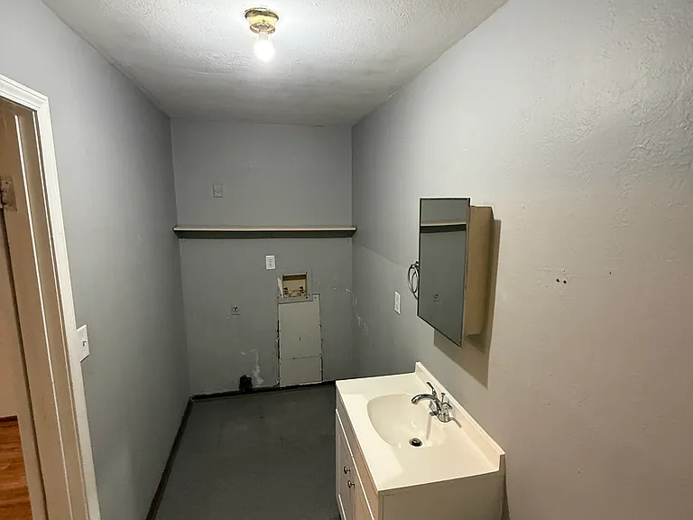 806 Pond St — Photo 6