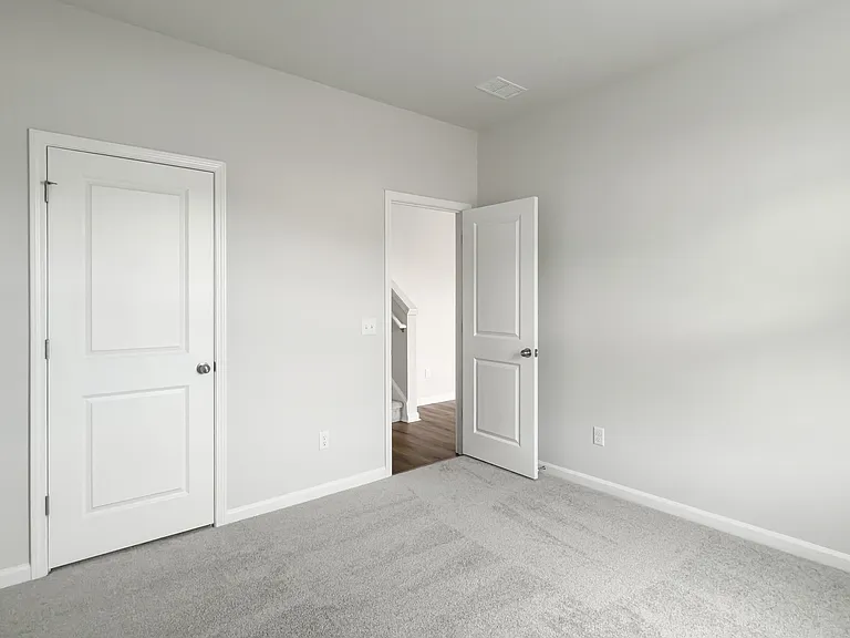 725 Meadowbrook Ln — Photo 37