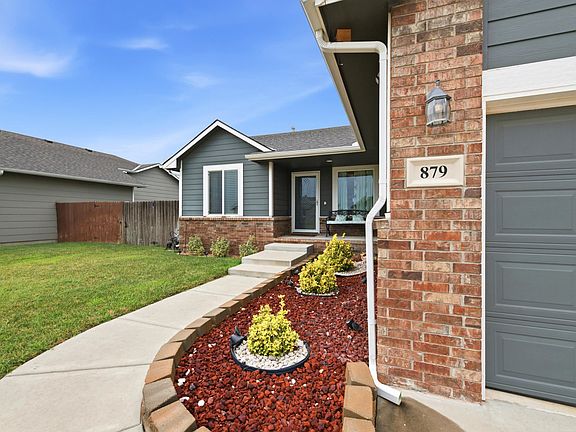 3rd image of 879 S Cattail Cir