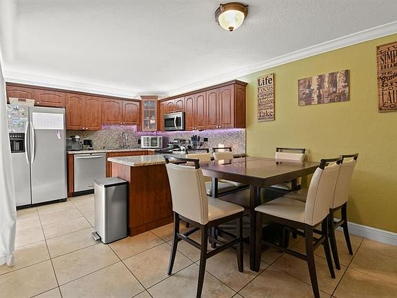 4th image of 614 S 6th Ln