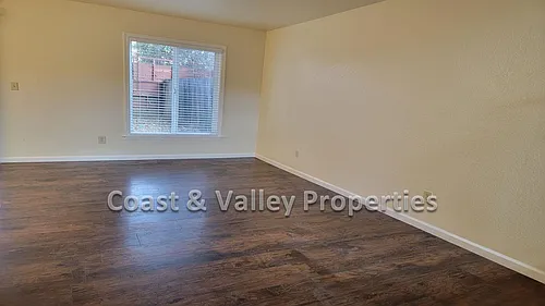 980 Memorial Dr Photo 1