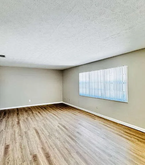 3619 SE 9th Pl #3 — Photo 5
