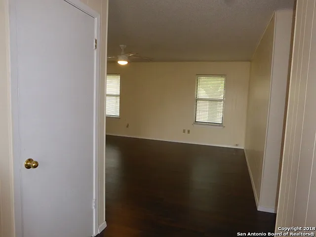 3 bed, 1.0 bath, 1220 sqft, $1,450 — Photo 3