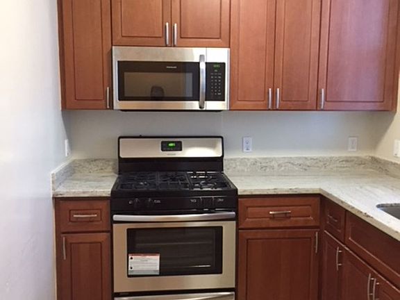 5th image of 1040 Mason St APT 404