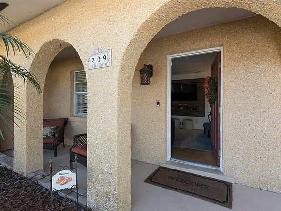 4th image of 209 Tropic Way