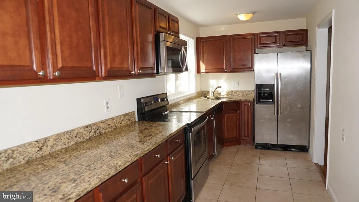 4 bed, 1163 sqft, $3,000 — Photo 2