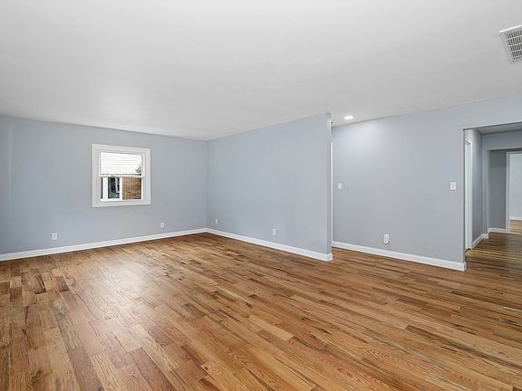 3rd image of 654 W River St