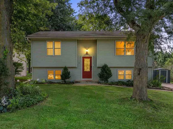 5 Birch Ct, North Liberty, IA 52317