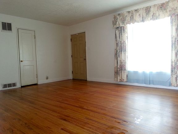 4th image of 2442 Madeira Dr NE