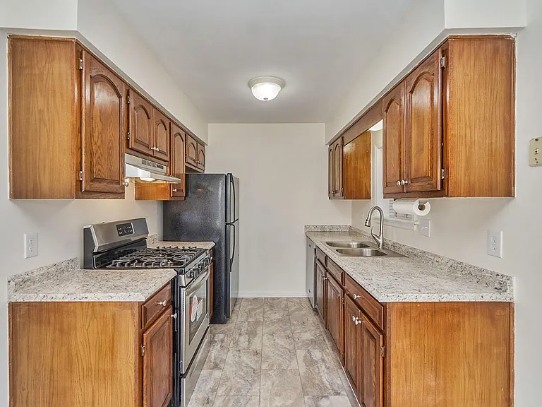 1221 Garth Ct — Photo 7