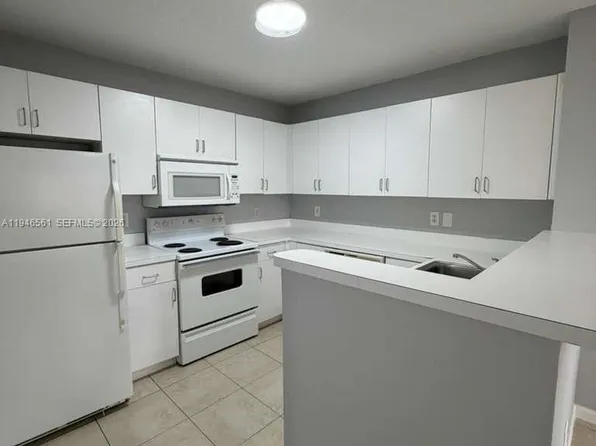 2113 Renaissance Blvd APT 202, Hollywood, FL 33025