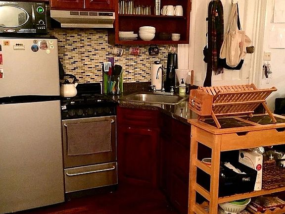 3rd image of 213 Dekalb Ave #1