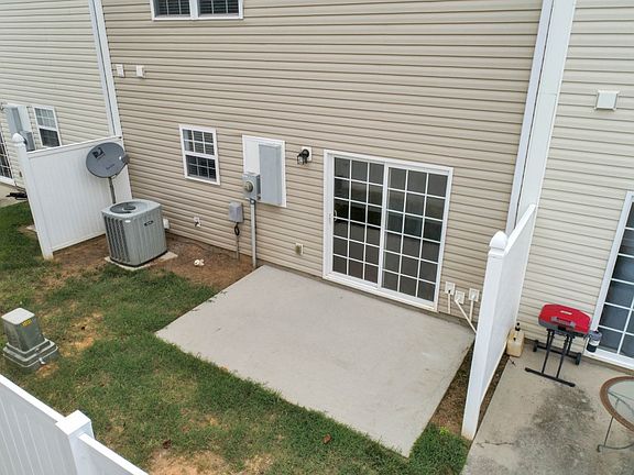 2nd image of 550 Calen Ln