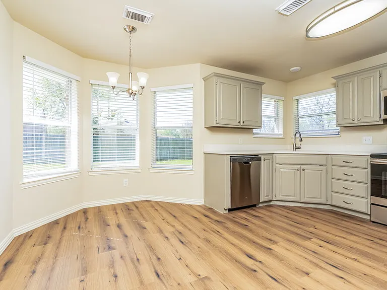 211 Dove Mdws — Photo 5