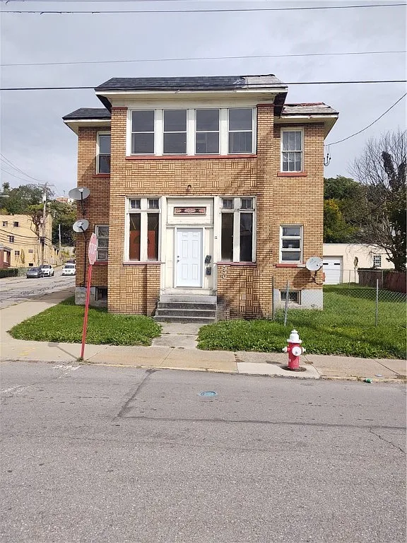 660 Woodward Ave photo 1