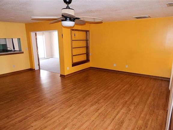 4th image of 726 Green Ct