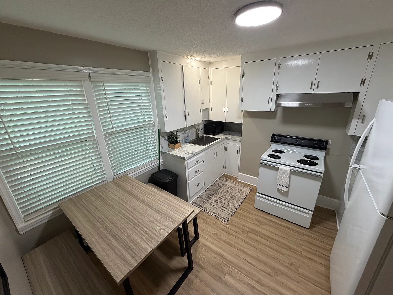 2 bed, 1000 sqft, $1,450 — Photo 2