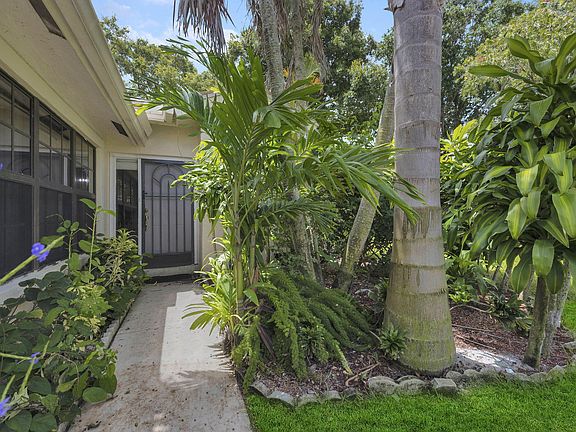 4th image of 4807 Brighton Lakes Boulevard