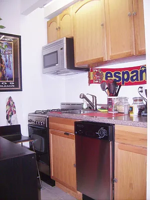 Rented by Perry Associates NYC Inc | media 28