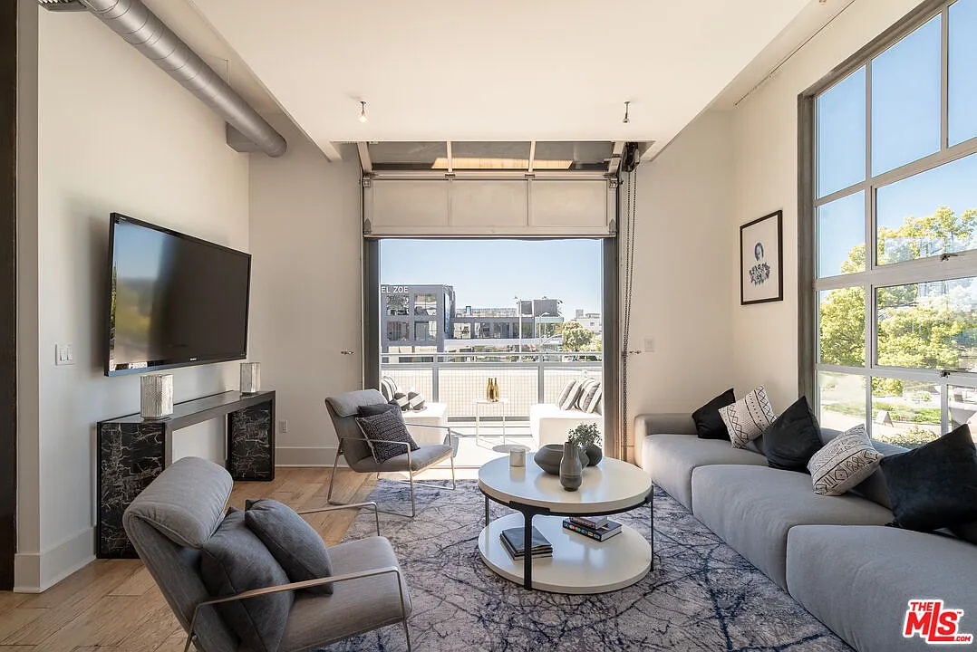 2 bed, 2.0 bath, 1560 sqft, $9,995 — Photo 3