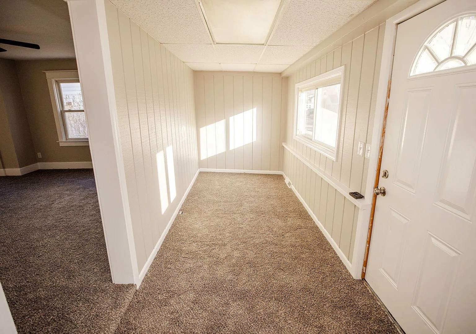 Very beautiful and updated three bedroom one bathroom house available for rent today! — Photo 4