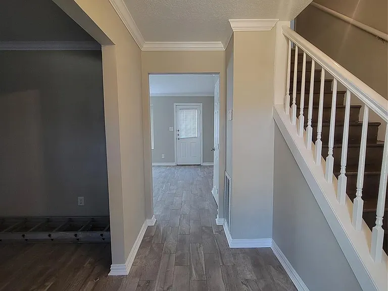 4015 Chapel Square Dr — Photo 4