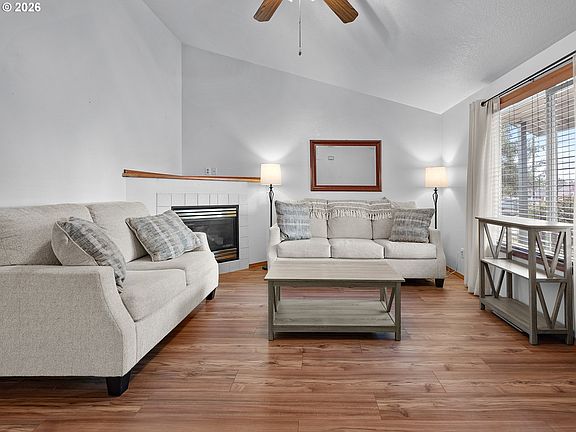 3rd image of 2080 SE Currin Ln