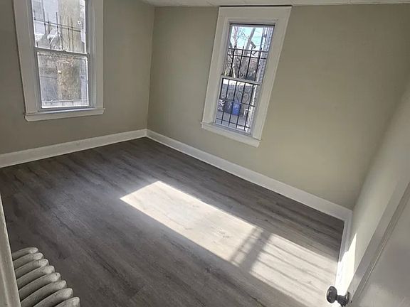3rd image of 192-194 Shephard Ave #1L