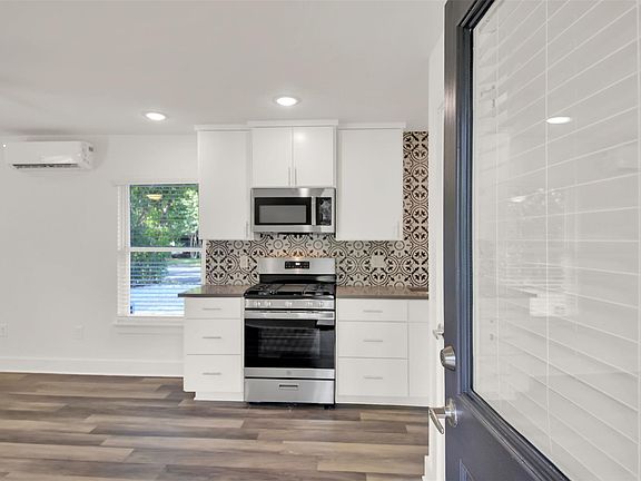 5th image of 2101 Benwick Cir #B