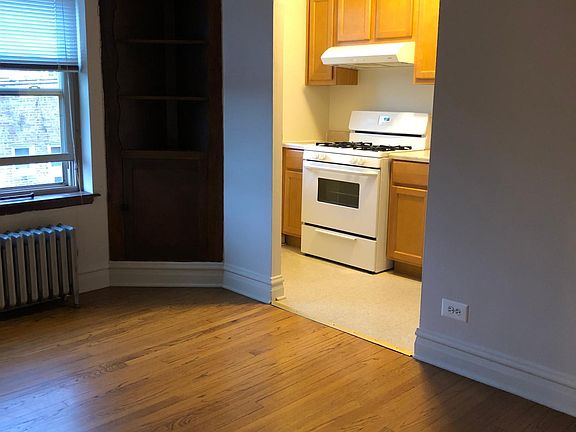 4th image of 714 Lee St APT 8