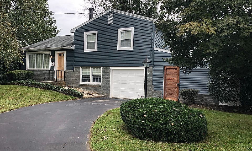 1st image of 100 E Woodland Dr