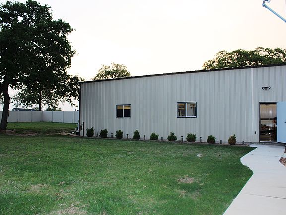 3rd image of 105 Vintage Trail Dr