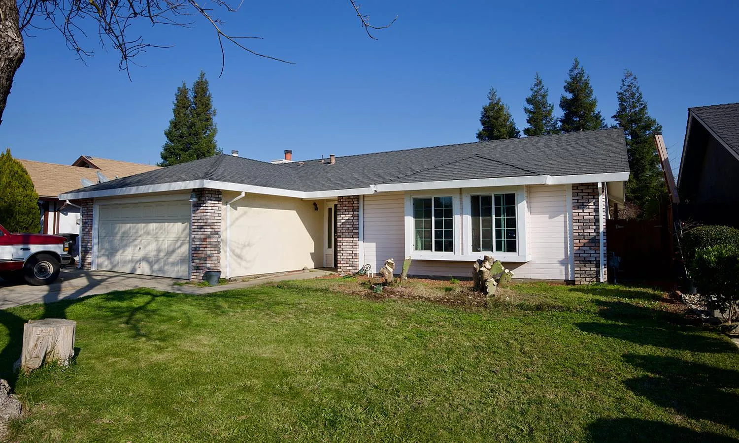 808 Mercy Ave photo 1