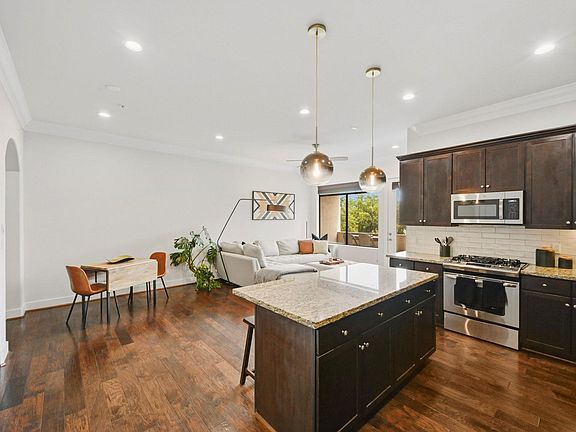 5th image of 510 Lovett Blvd APT 301