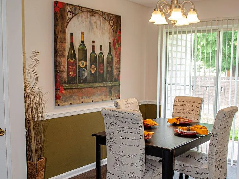 Vista Villa Apartment Homes — Photo 3