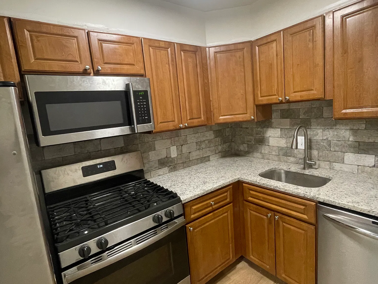2 bed, 982 sqft, $2,100 — Photo 3