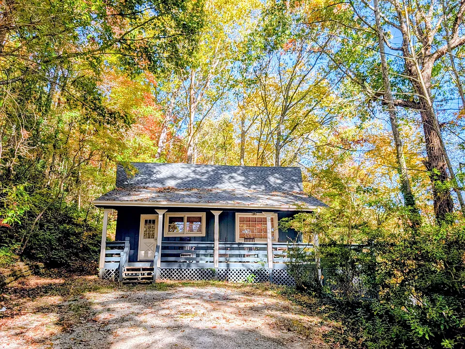 490 Chalet Village Ln