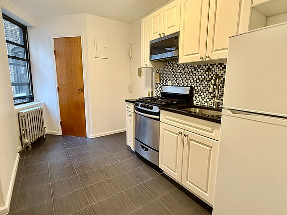 4th image of 367 W 35th St APT 16