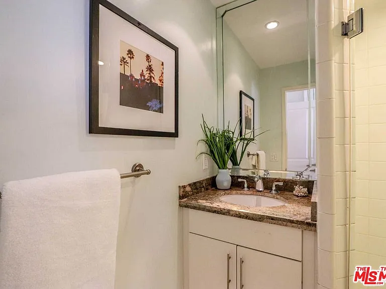 121 S Palm Dr #404 — Photo 28