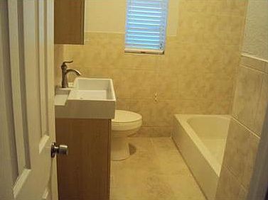 4th image of 493 NE 72nd St