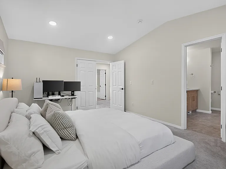 659 Vashon Pl NE — Photo 18