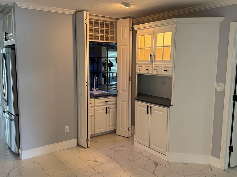 Wet bar off kitchen