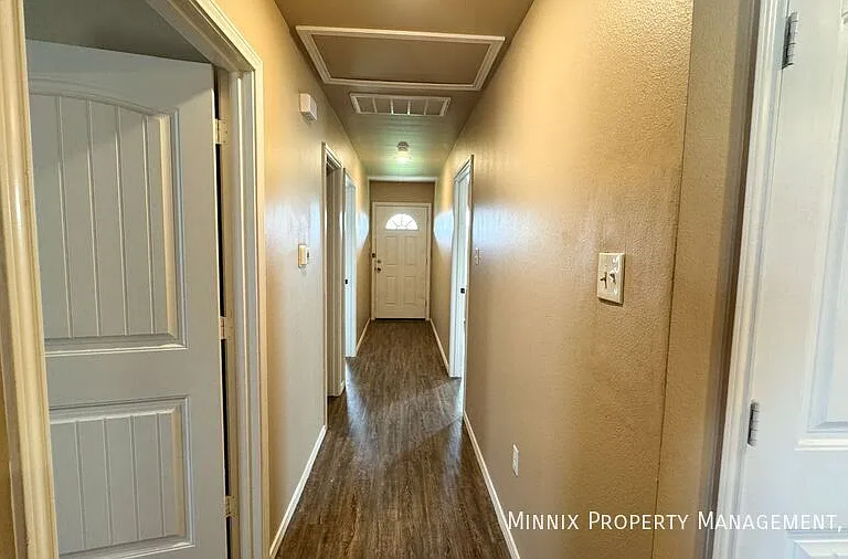 2413 N Avenue O — Photo 22