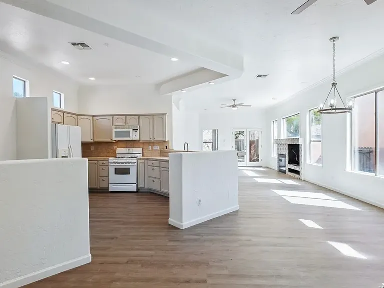 1085 Desert Marigold Cir — Photo 4