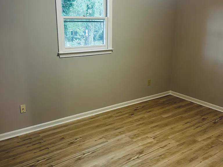 1418 Sharon Dr — Photo 10
